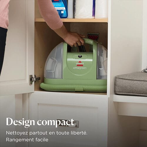 Shampouineuse Bissell Little Green rangée dans un placard, illustrant son design compact et facile à stocker