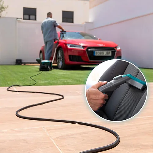 shampouineuse Cecotec Conga 10000 CarpetClean EasyHome nettoyant une voiture avec long tuyau et embout spécial sièges