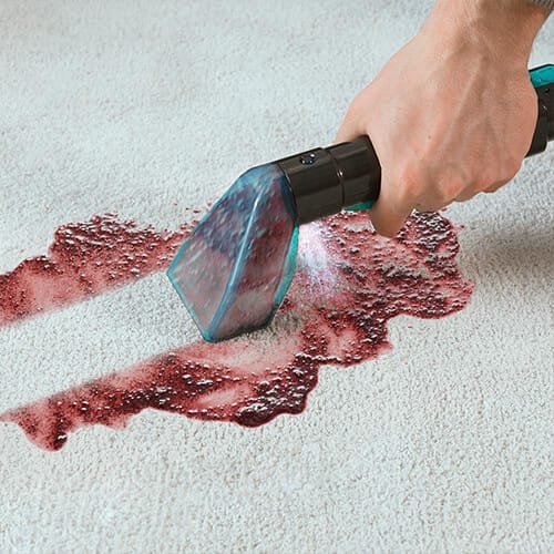nettoyage d’une tache de vin avec la shampouineuse Cecotec Conga 5000 Carpet&Spot Clean XXL