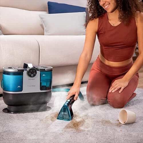 shampouineuse Cecotec Conga 7000 Carpet&Spot Clean Steam XXL nettoyant une tache sur tapis avec vapeur