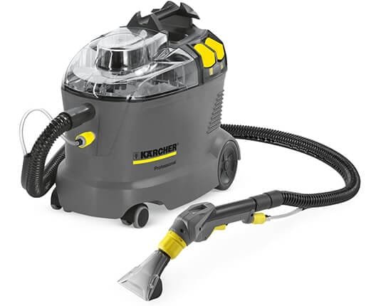 Vue produit de la shampouineuse Kärcher Puzzi 8/1 C avec buse manuelle et tuyau flexible