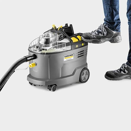 Shampouineuse Kärcher Puzzi 9/1 Bp Adv activée au pied pour un usage mains libres