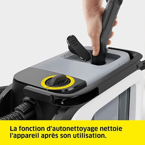 Zoom sur le système d’autonettoyage de la shampouineuse Kärcher SE 3 Compact après utilisation